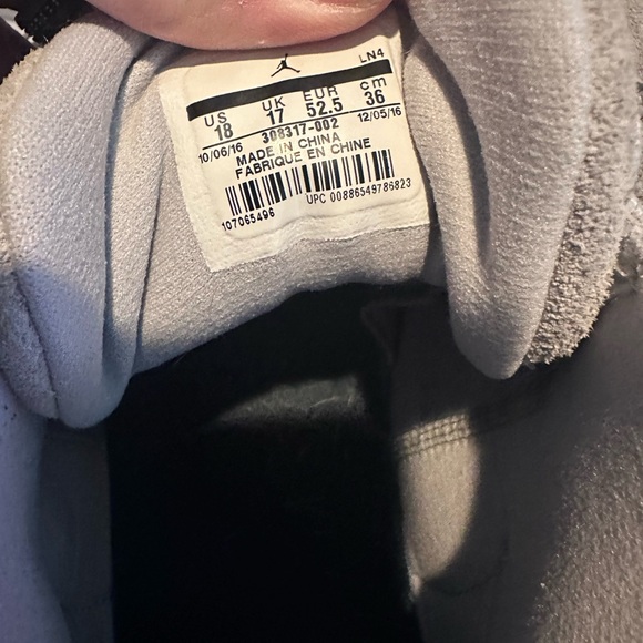 Jordan 12 low wolf grey size 18 - Picture 2 of 3